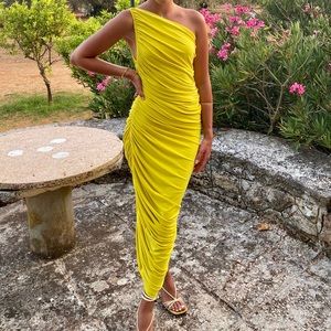 Norma Kamali Diana Gown Yellow